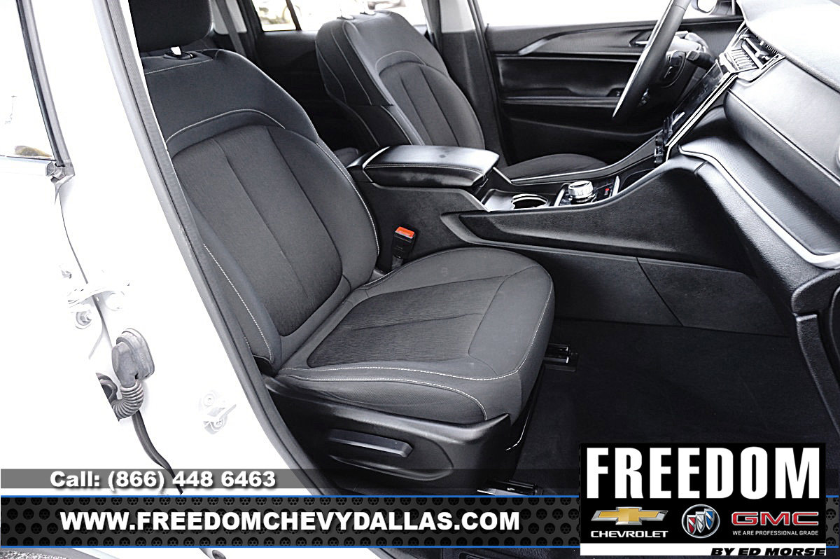 Used 2024 Jeep Grand Cherokee Laredo image 11