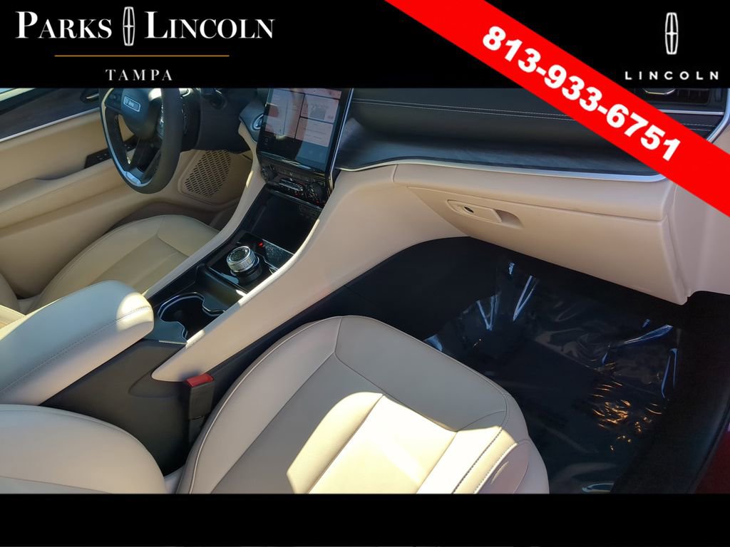Used 2024 Jeep Grand Cherokee L Limited image 11