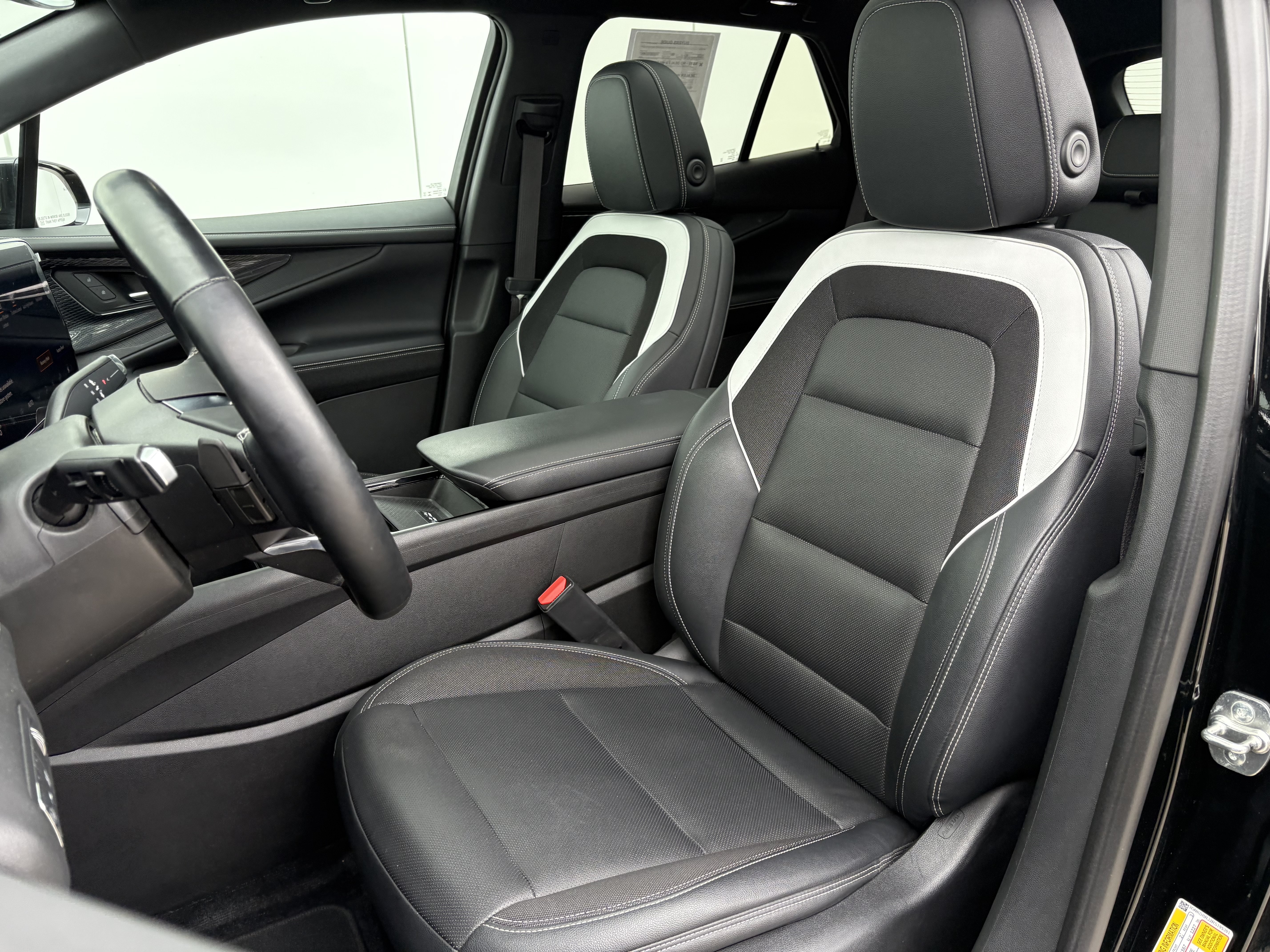 Used 2024 Chevrolet Blazer EV LT AWD/4WD image 11