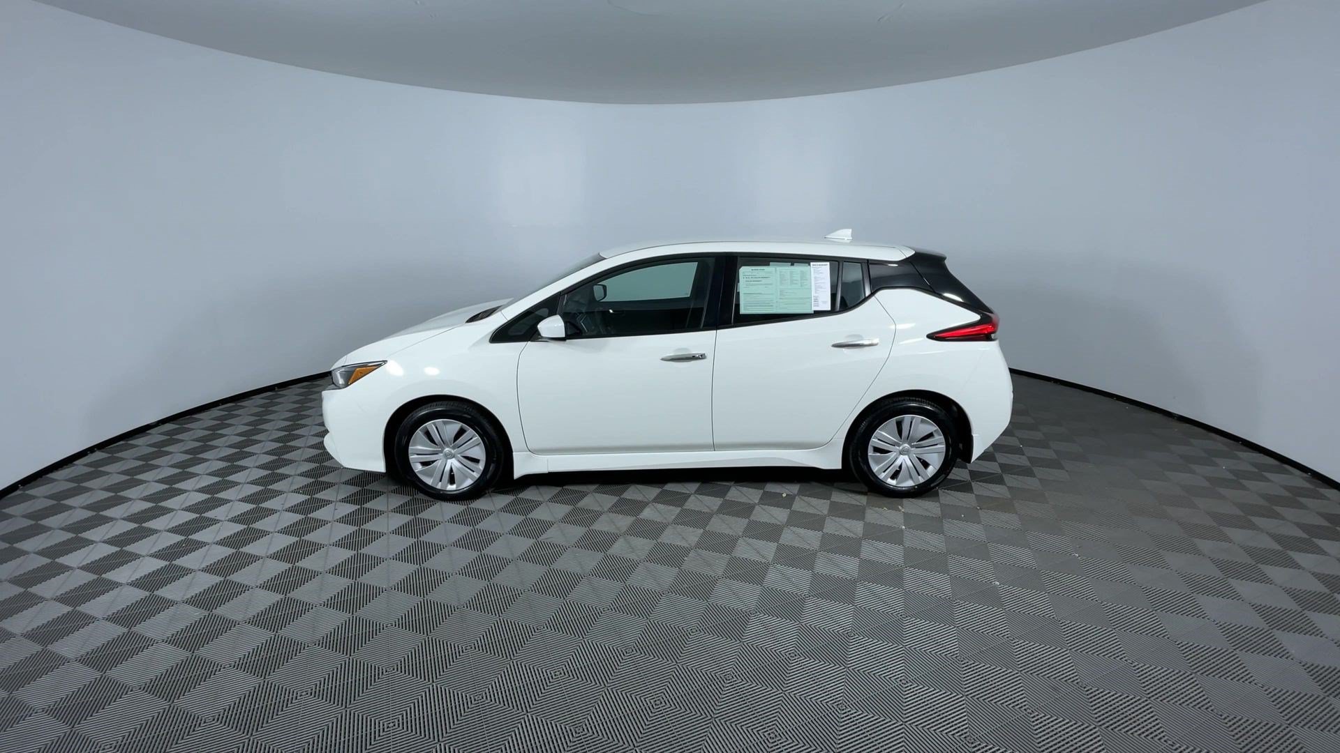 Certified 2025 Nissan Leaf S FWD image 5