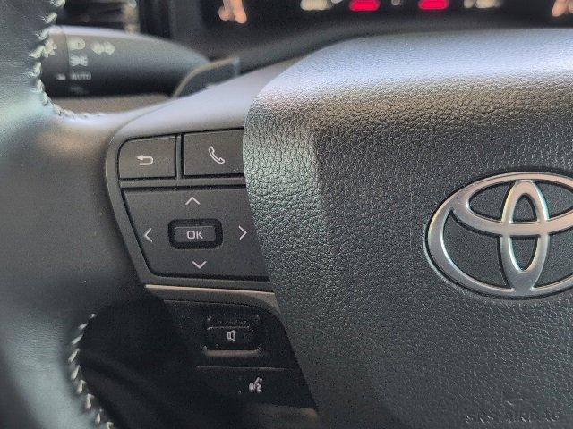 Used 2025 Toyota Camry SE image 25