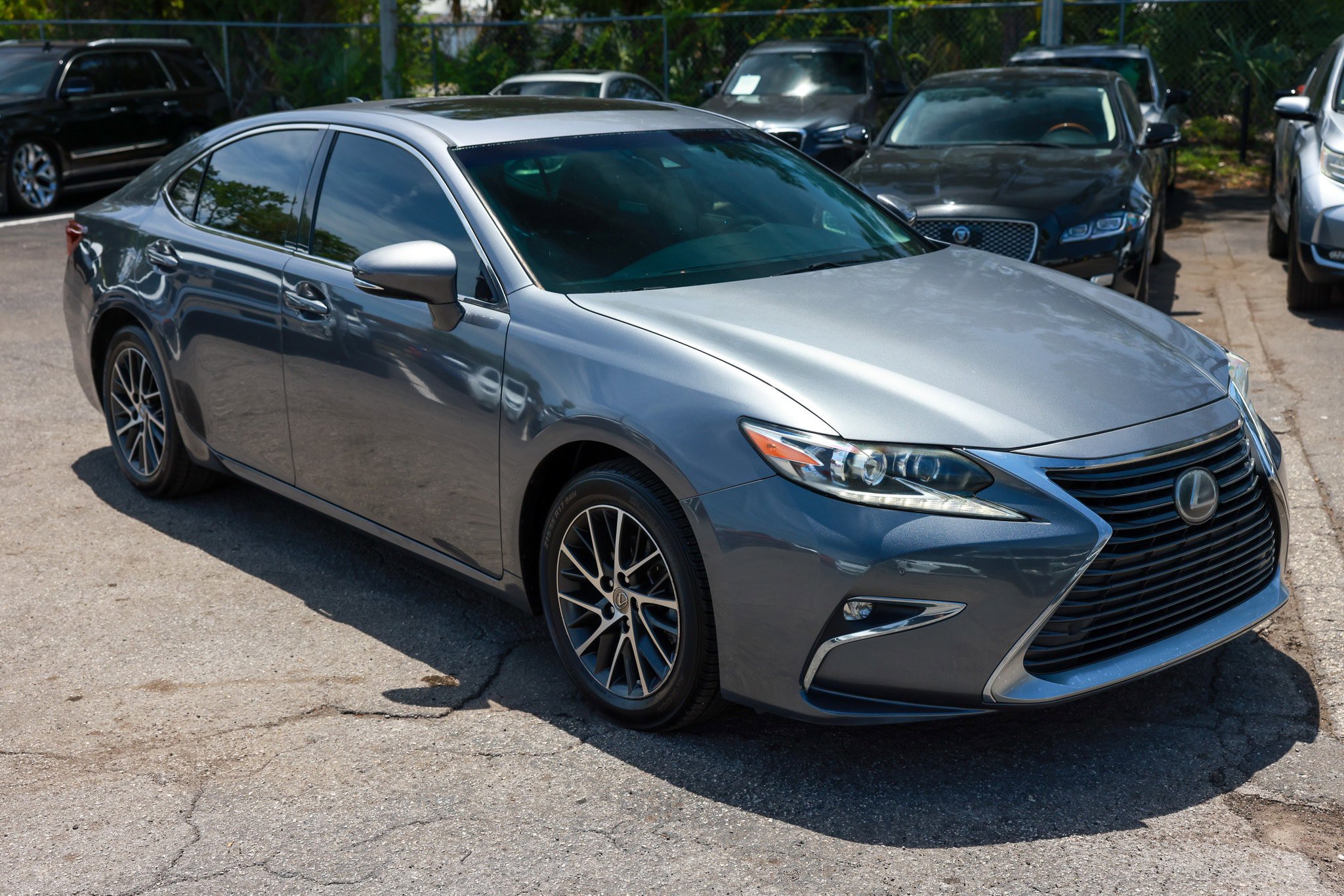Used 2016 Lexus ES 350 w/ Luxury Package w/Wood Trim FWD image 19