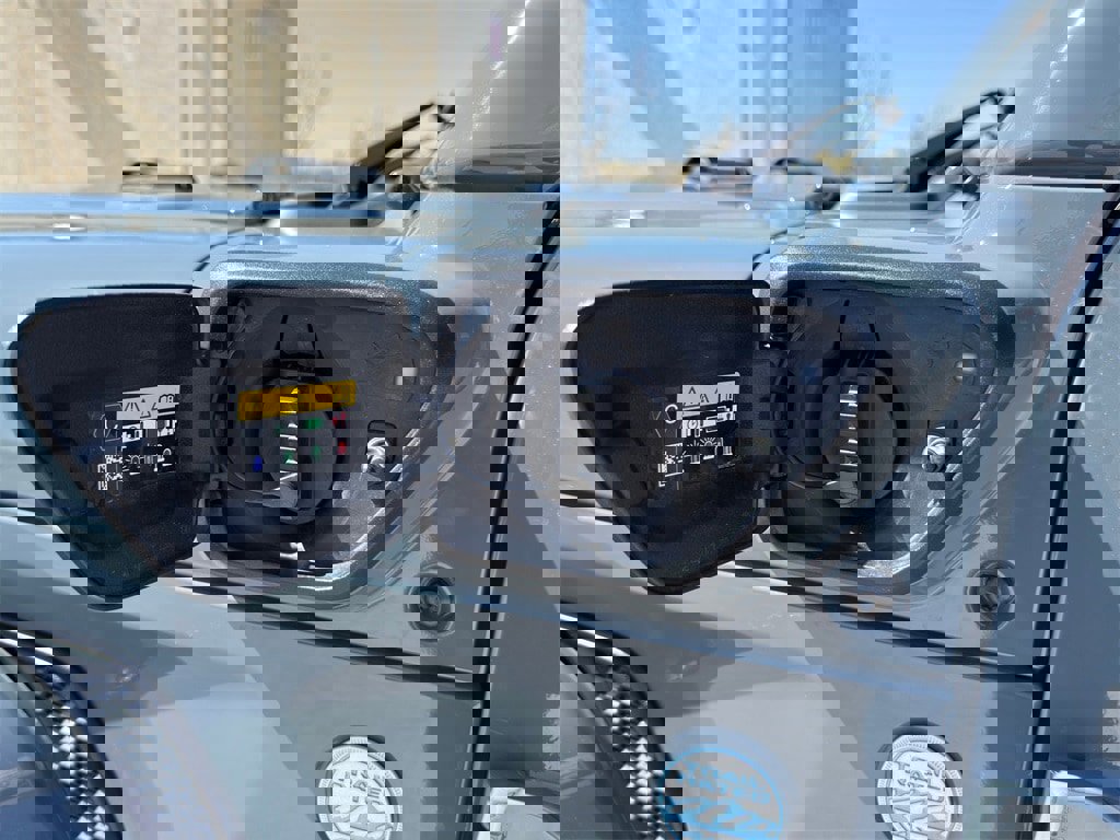 Used 2024 Jeep Wrangler Unlimited Sahara image 7