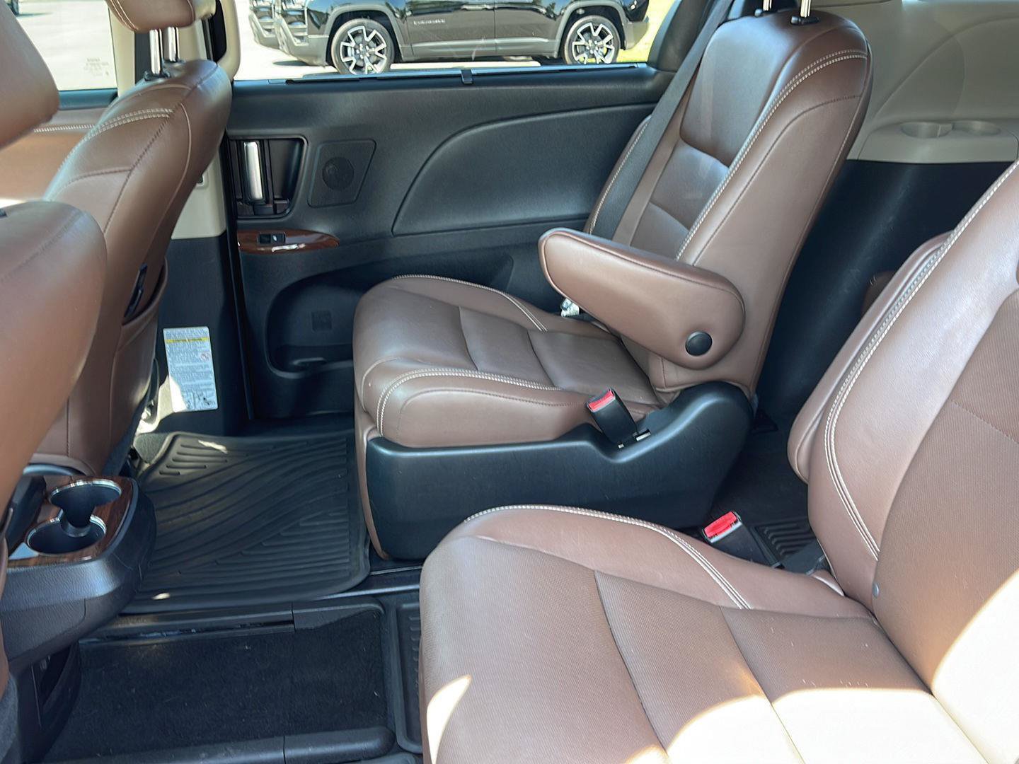 Used 2020 Toyota Sienna Limited Premium FWD image 33