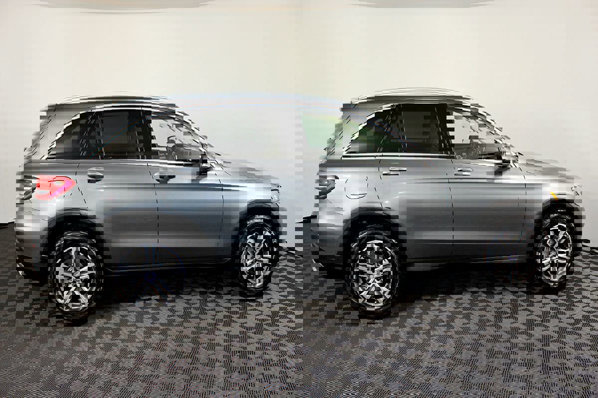 Used 2017 Mercedes-Benz GLC 300 4MATIC image 6
