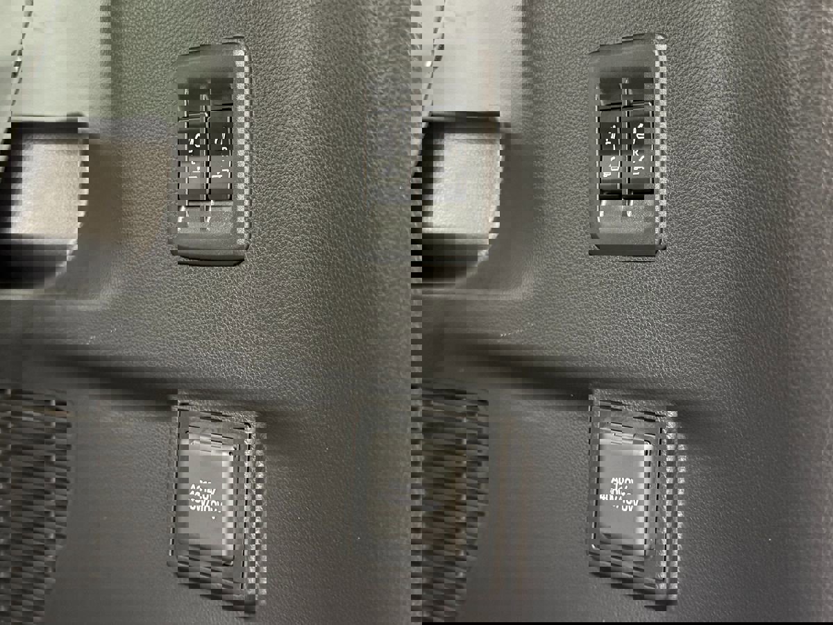 Used 2025 Lexus GX 550 w/ Accessory Package (2T) image 44