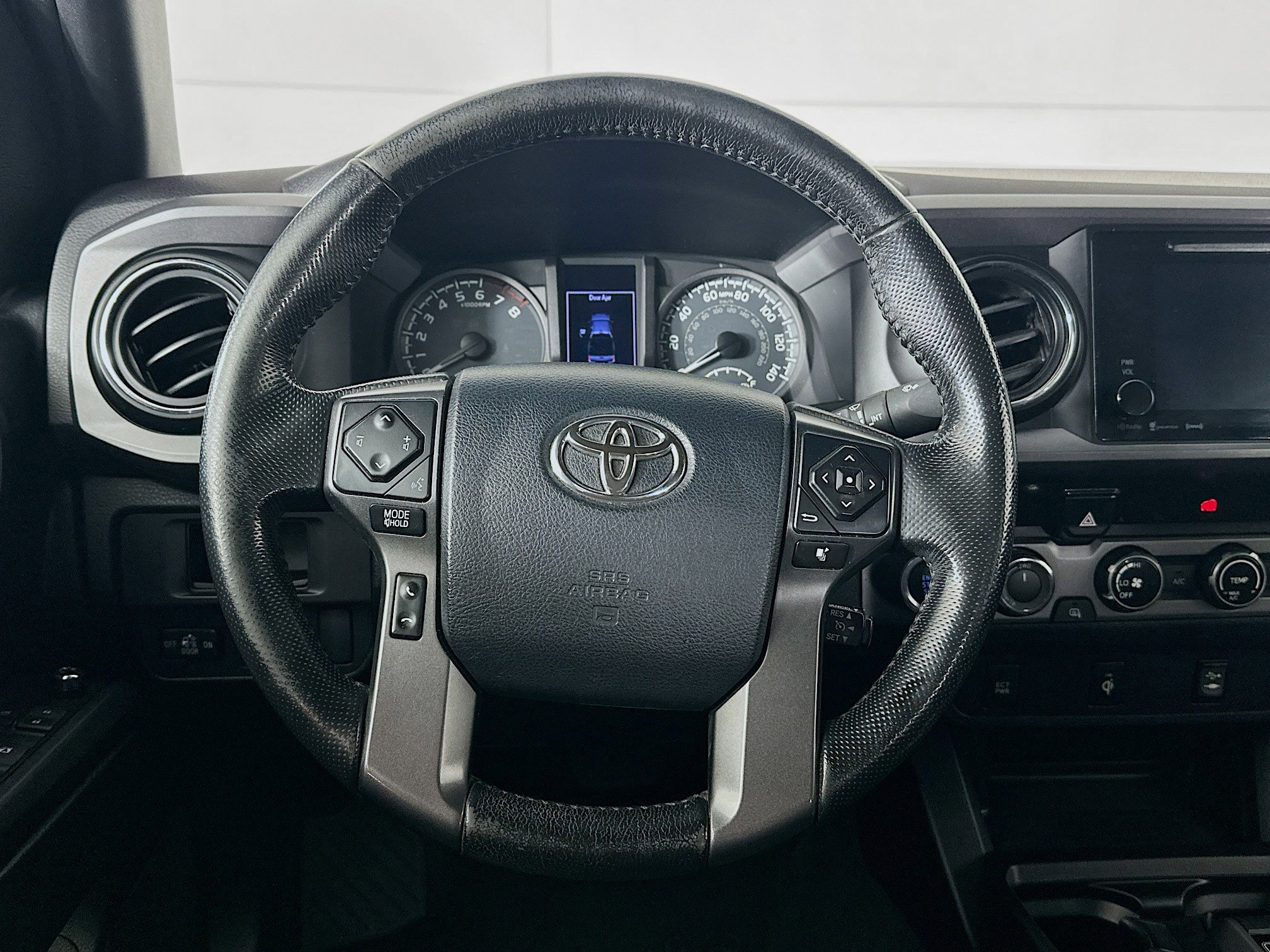 Used 2016 Toyota Tacoma TRD Sport w/ Towing Package AWD/4WD image 17