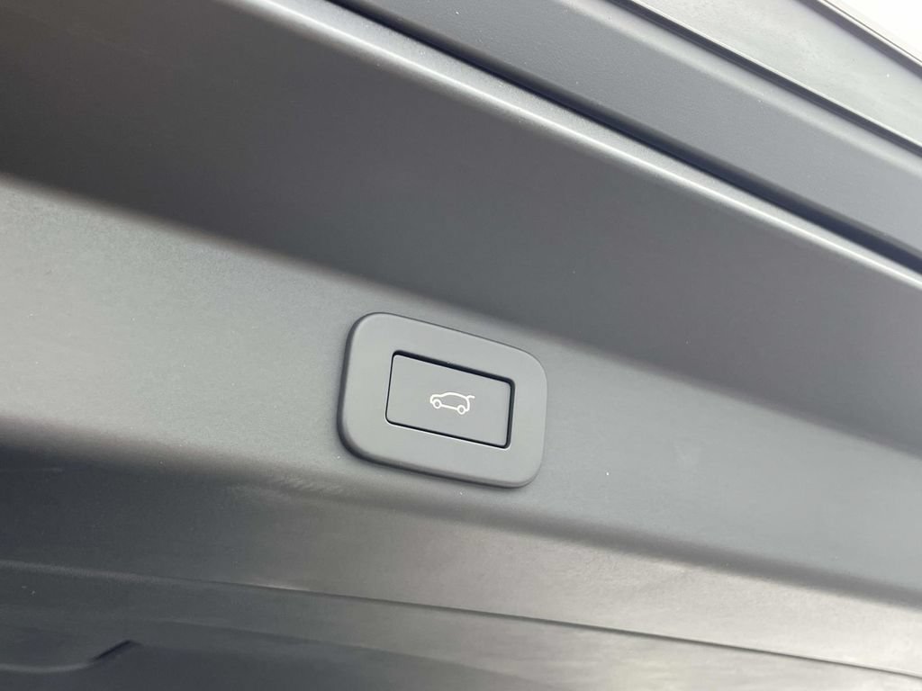 New 2026 Land Rover Range Rover Sport SE AWD/4WD image 18