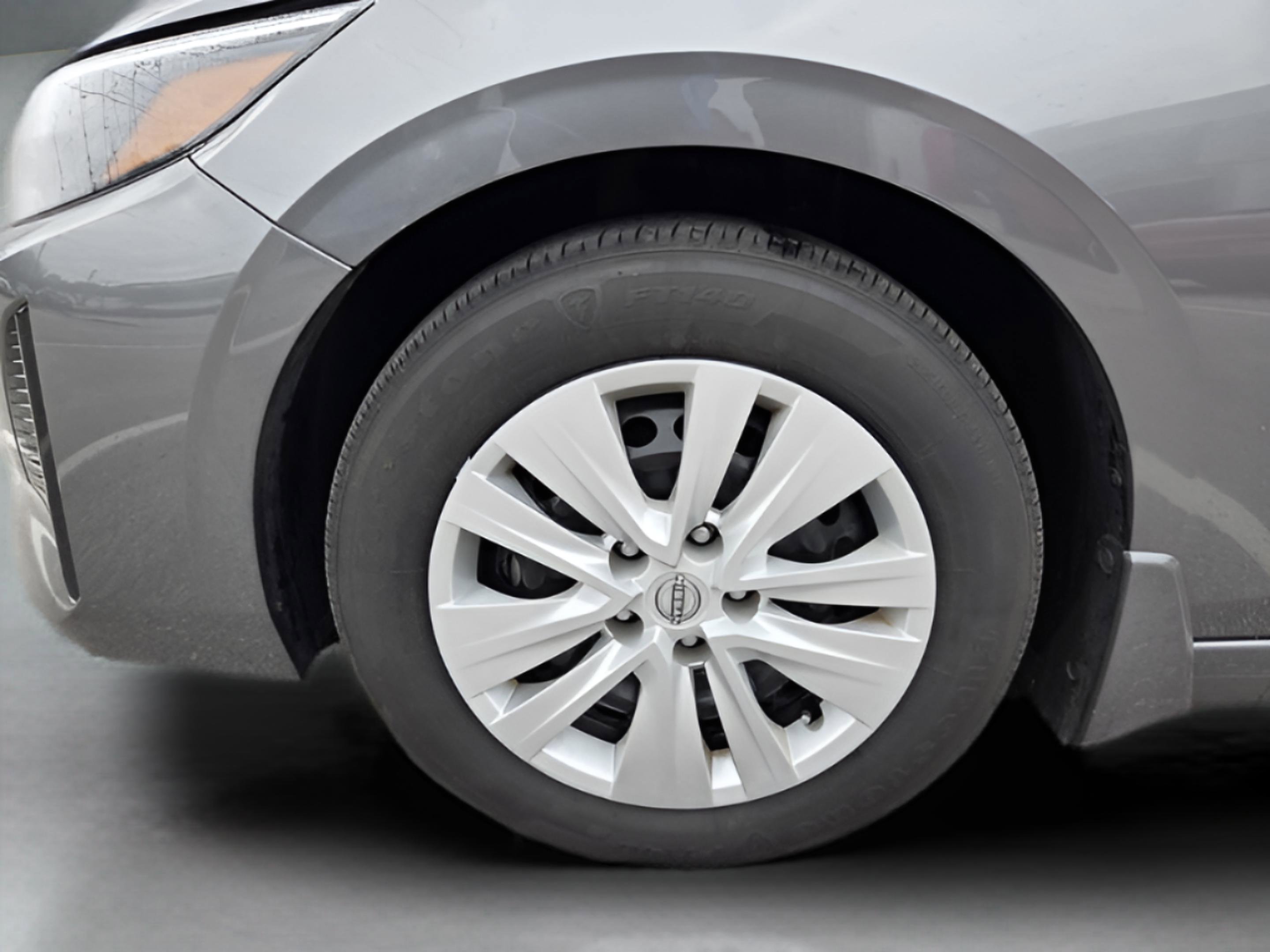 Used 2024 Nissan Sentra S image 31