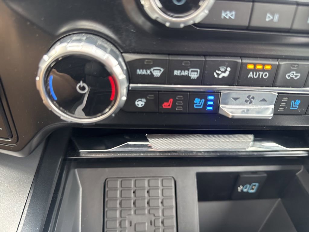 Used 2025 Ford F350 Lariat w/ Lariat Ultimate Package AWD/4WD image 23