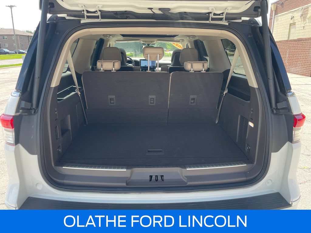 Certified 2024 Lincoln Navigator L Reserve AWD/4WD image 28