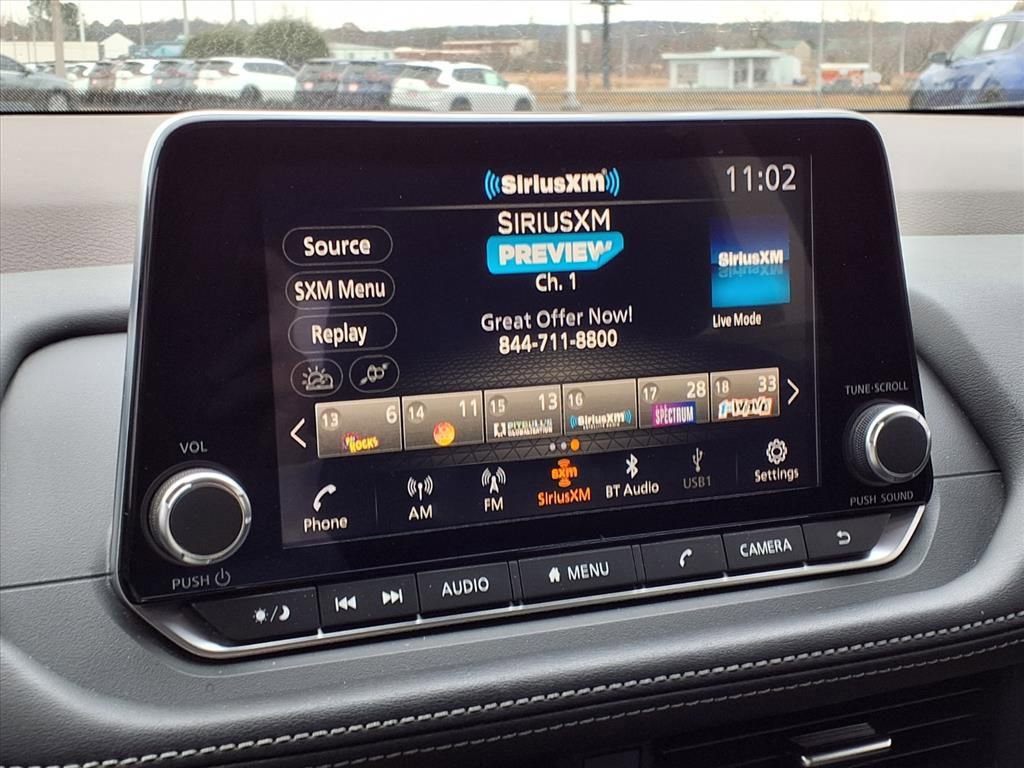 Used 2023 Nissan Rogue SV image 4