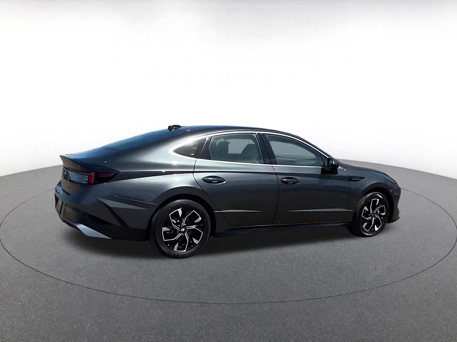 Used 2025 Hyundai Sonata SEL FWD image 8