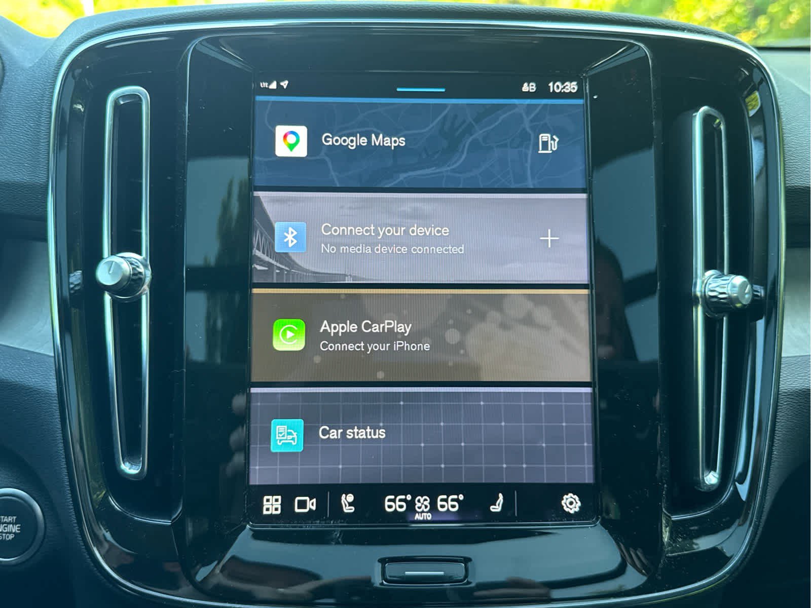 Used 2024 Volvo XC40 B5 Core w/ Climate Package image 40