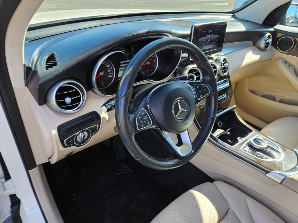 Used 2017 Mercedes-Benz GLC 300 4MATIC w/ Premium 1 Package image 18