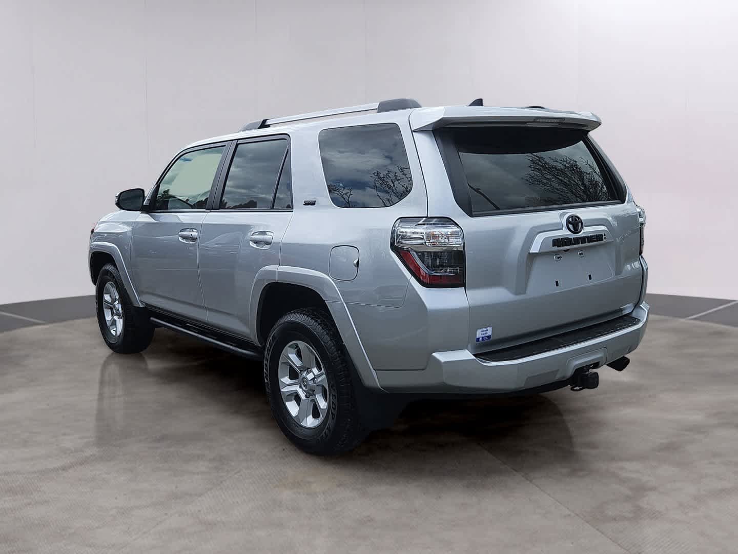Used 2023 Toyota 4Runner SR5 Premium w/ Moonroof Package AWD/4WD image 6