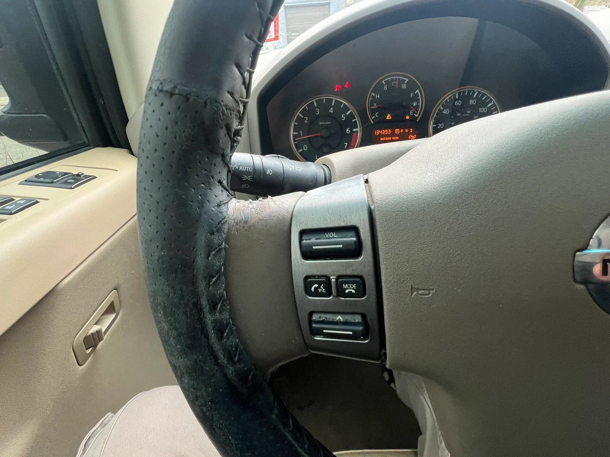 Used 2008 Nissan Titan LE w/ Tow Pkg image 13