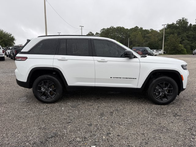 New 2027 Jeep Grand Cherokee Altitude RWD image 3