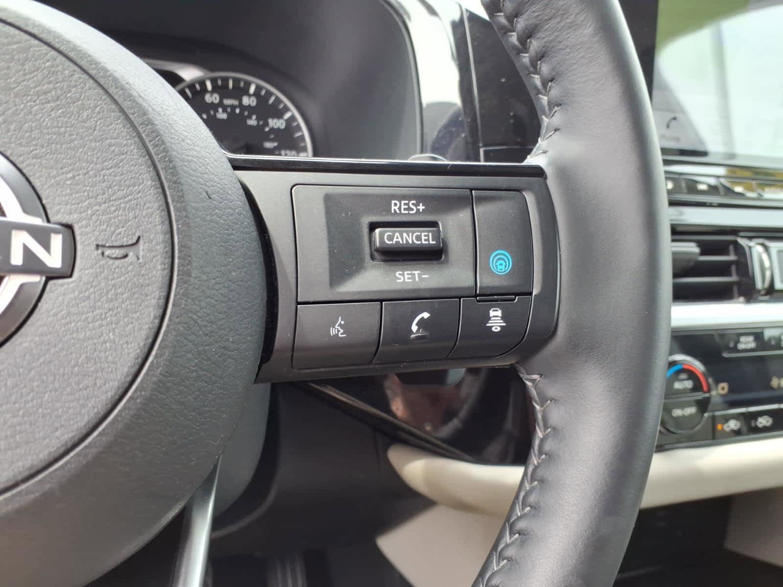Used 2022 Nissan Pathfinder SL AWD/4WD image 23
