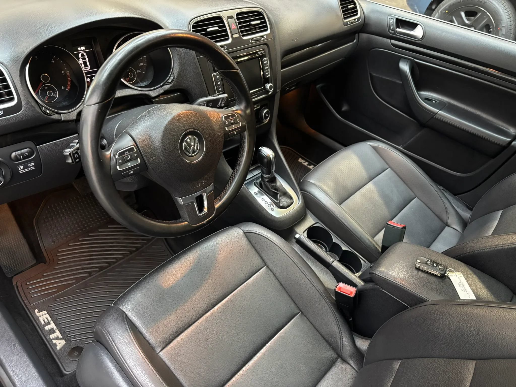 Used 2012 Volkswagen Jetta TDI FWD image 12