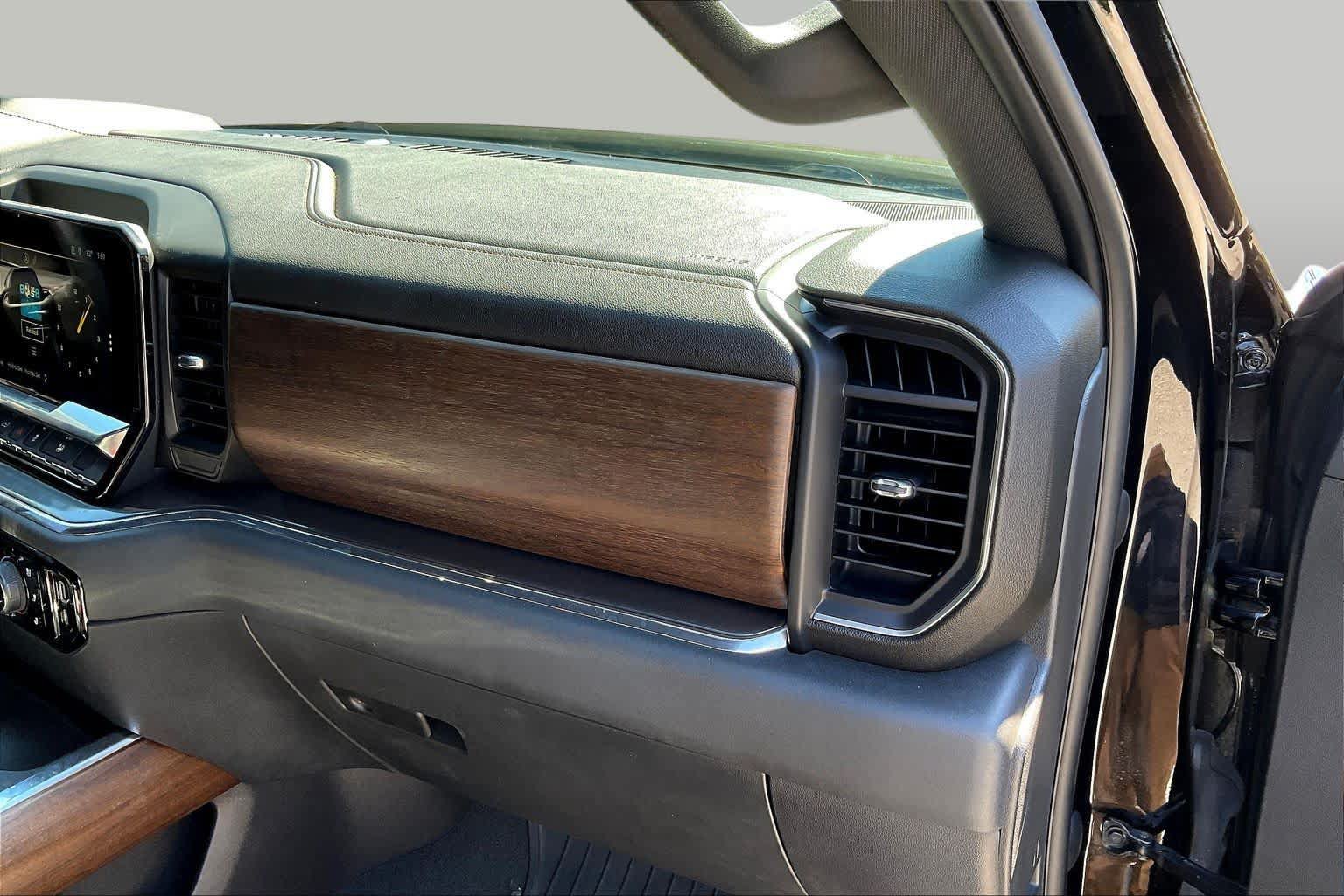 Used 2023 Chevrolet Silverado 1500 High Country w/ High Country Premium Package AWD/4WD image 37