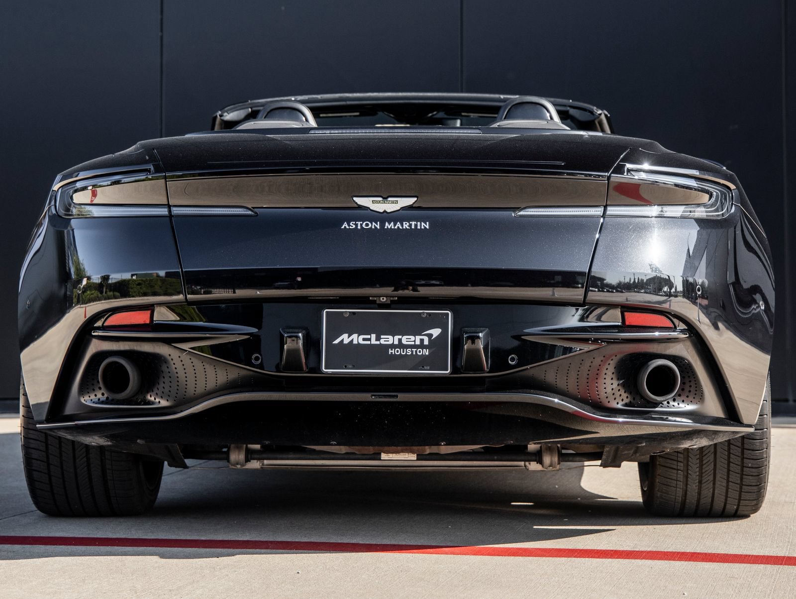 Used 2019 Aston Martin DB11 Volante RWD image 8