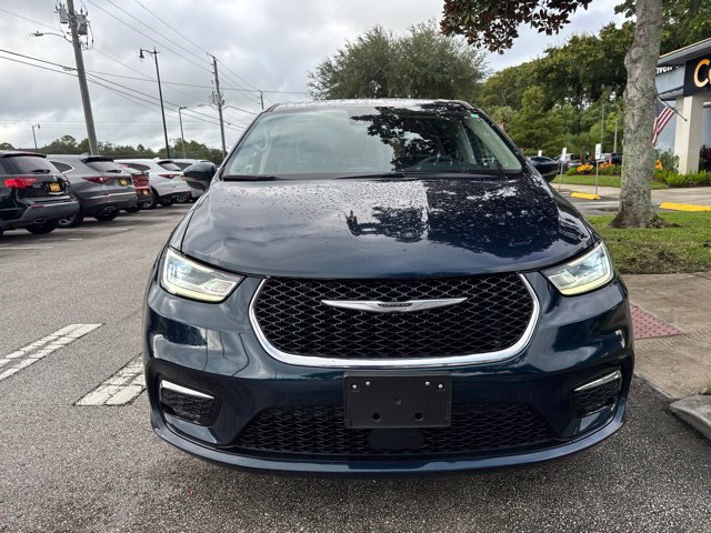 Used 2023 Chrysler Pacifica Touring-L FWD image 3