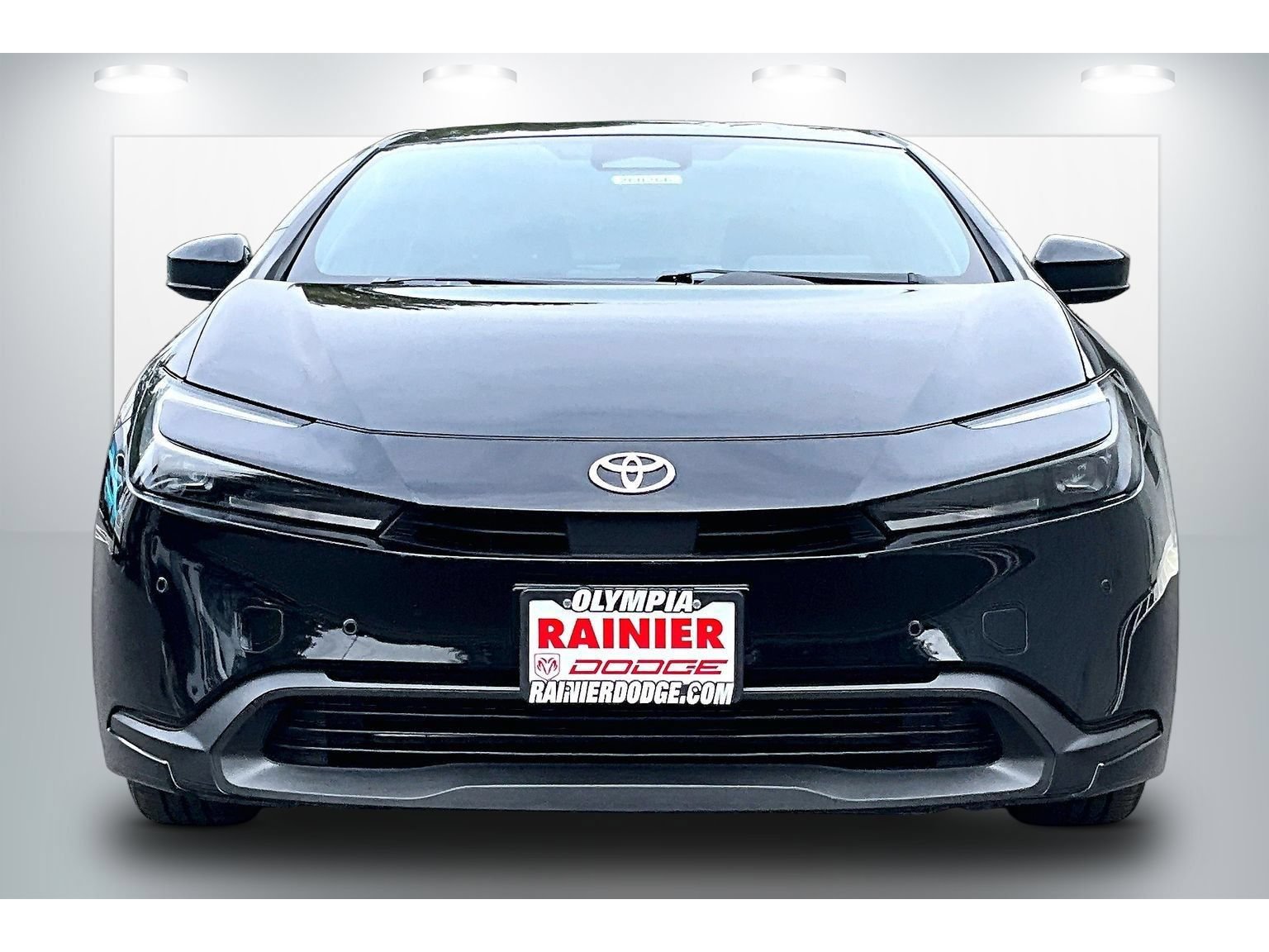 Used 2025 Toyota Prius LE FWD image 3