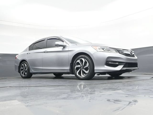 Used 2017 Honda Accord EX image 29