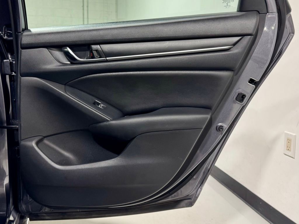 Used 2020 Honda Accord EX image 31
