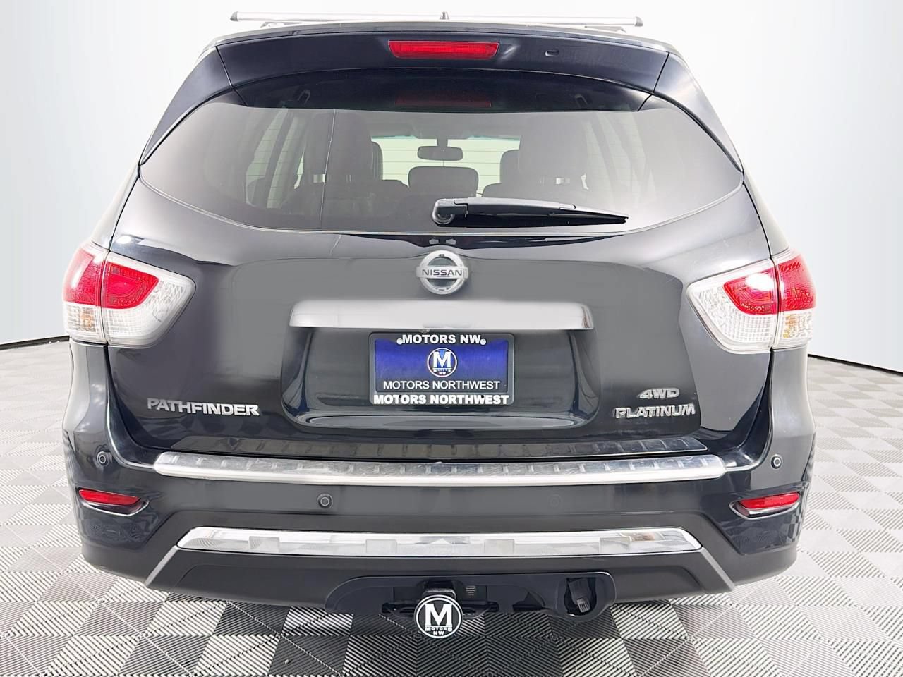 Used 2015 Nissan Pathfinder Platinum w/ Family Entertainment Package AWD/4WD image 21