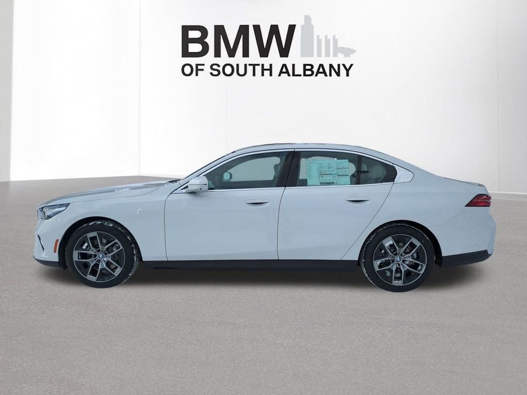 New 2026 BMW 550e xDrive w/ Executive Package image 3