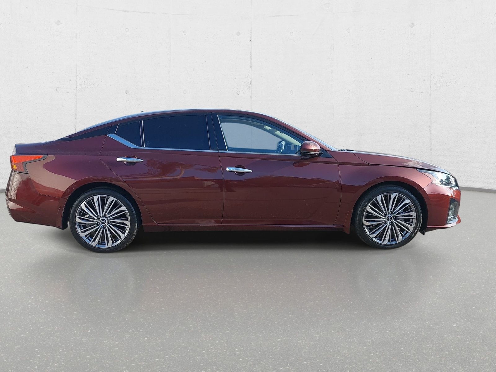 Used 2024 Nissan Altima 2.5 SL FWD image 4