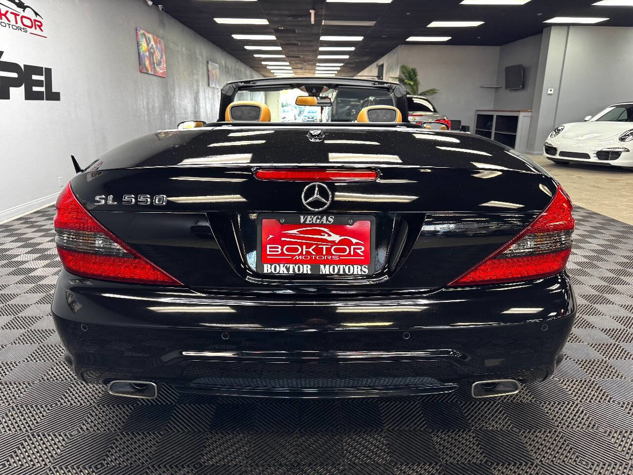 Used 2011 Mercedes-Benz SL 550 image 16
