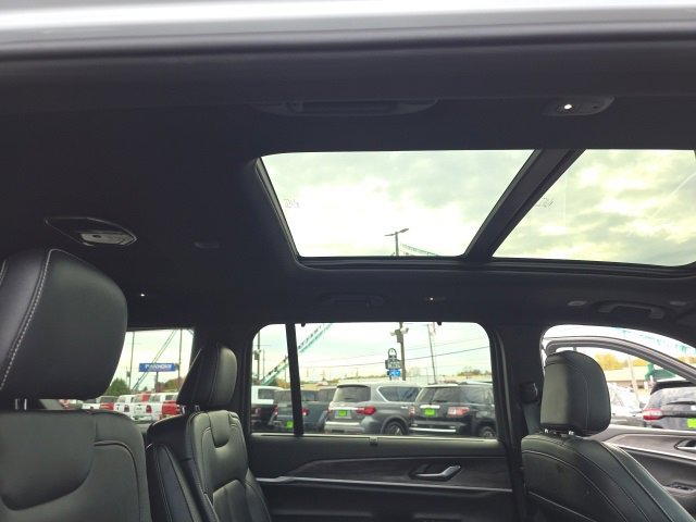 Used 2024 Jeep Grand Cherokee L Limited w/ Luxury Tech Group II image 53