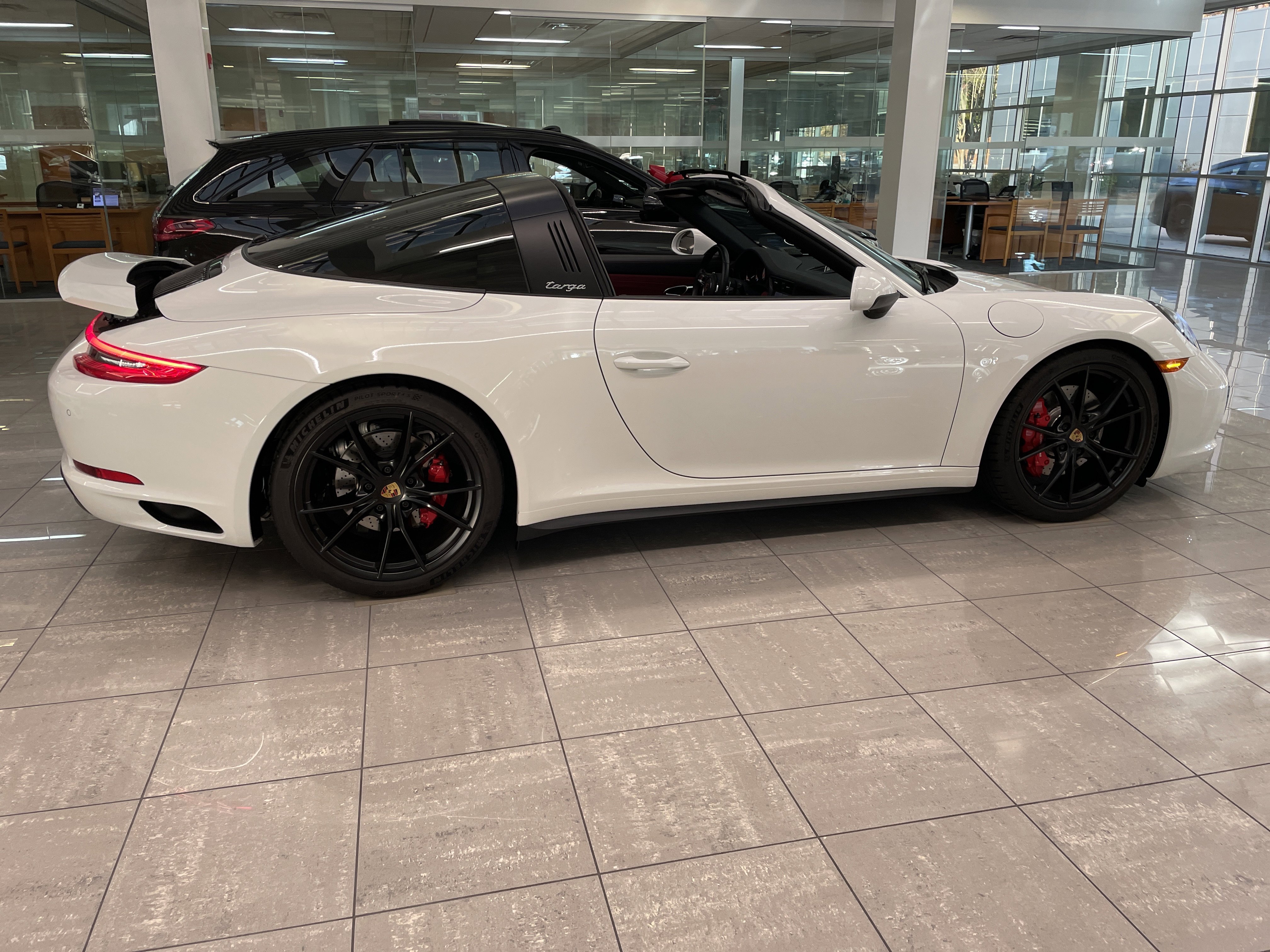 Used 2019 Porsche 911 Targa 4S image 9