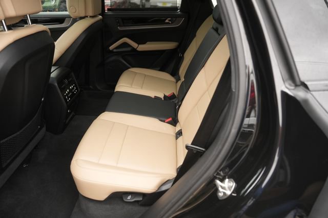 Used 2025 Porsche Cayenne Base image 13