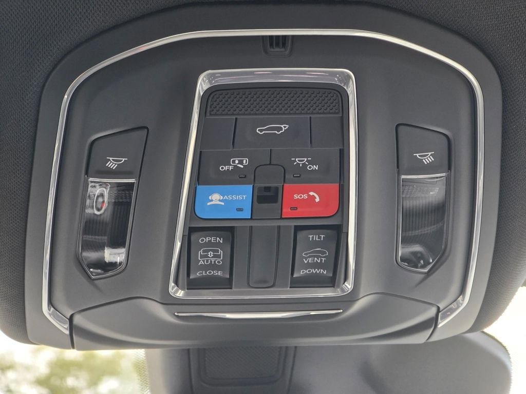 New 2025 Jeep Grand Cherokee Altitude AWD/4WD image 24
