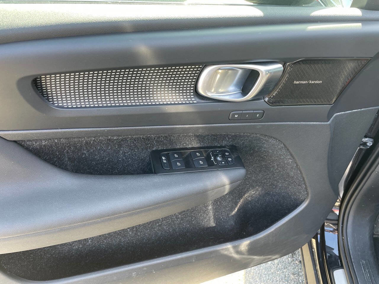 Used 2021 Volvo XC40 T5 R-Design image 16