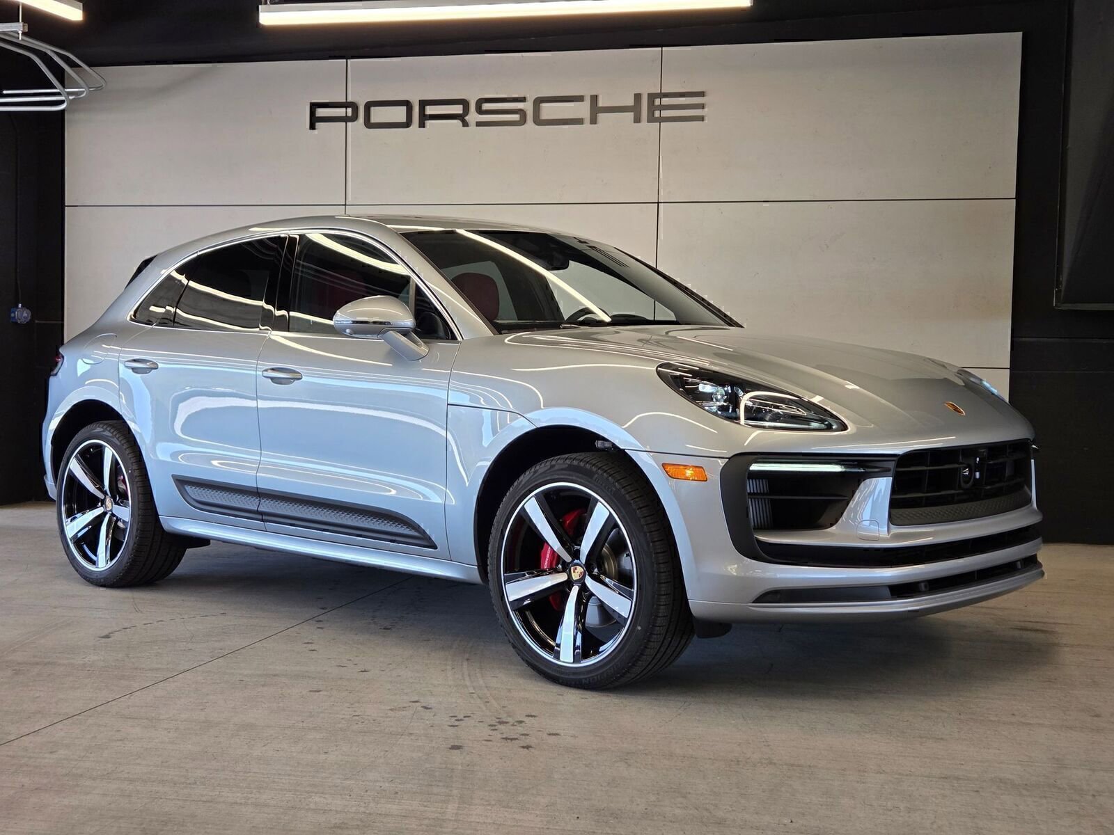 Certified 2026 Porsche Macan S AWD/4WD image 30