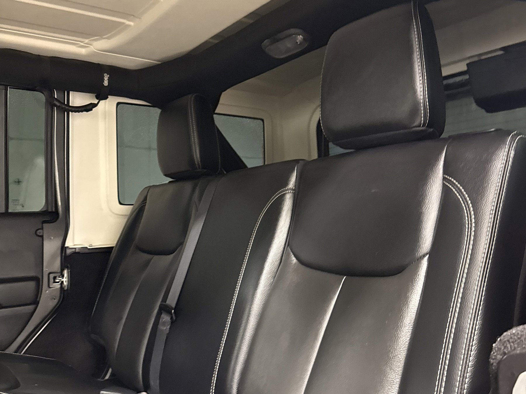 Used 2016 Jeep Wrangler Unlimited Rubicon image 11