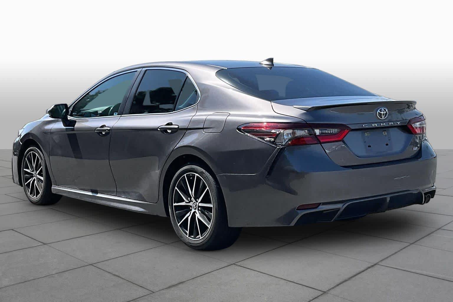 Used 2021 Toyota Camry SE FWD image 11