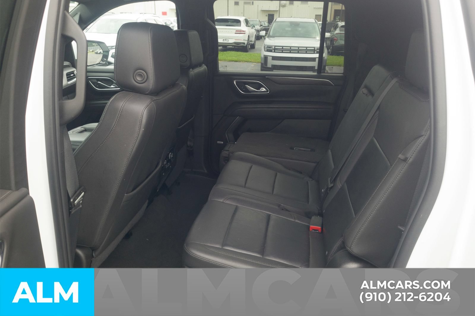 Used 2024 Chevrolet Suburban LT RWD image 17
