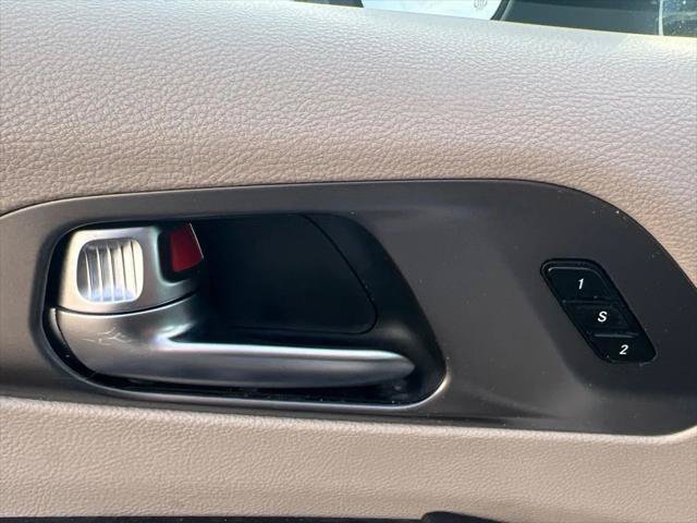 Certified 2023 Chrysler Pacifica Touring-L FWD image 39