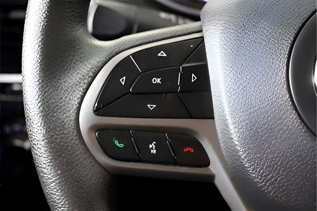 Used 2021 Jeep Cherokee Latitude FWD image 33