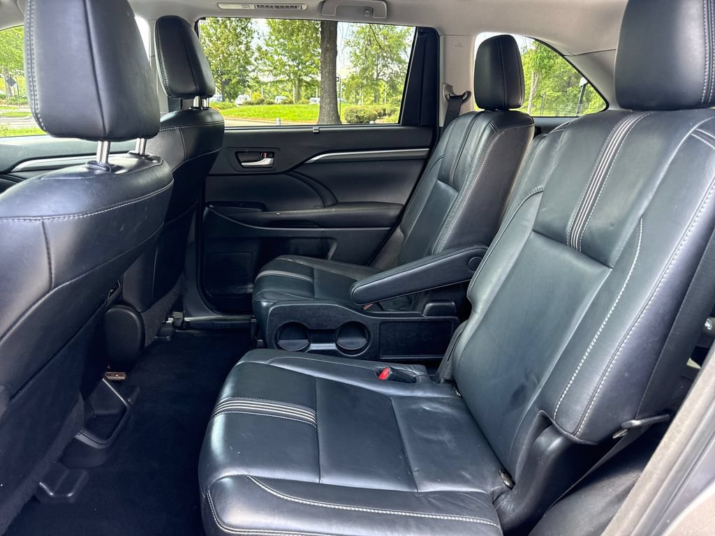 Used 2017 Toyota Highlander SE AWD/4WD image 31