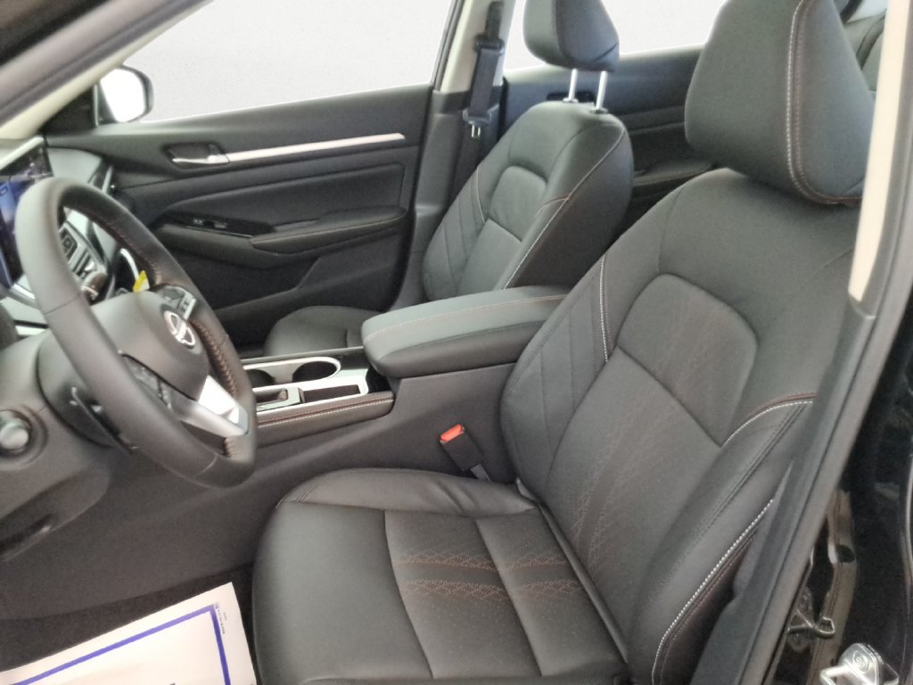 Used 2025 Nissan Altima 2.5 SR w/ SR Premium Package FWD image 12