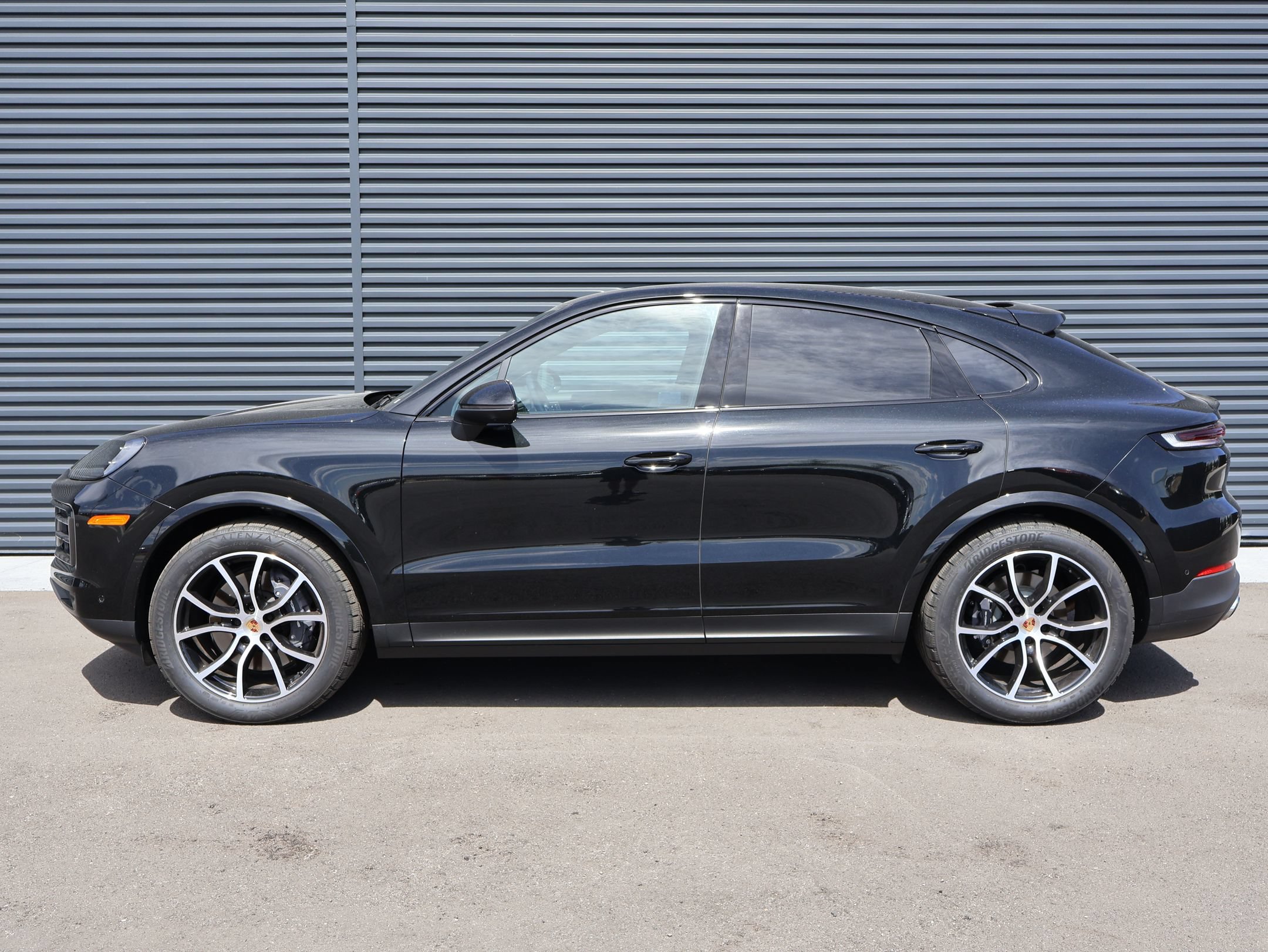 Certified 2026 Porsche Cayenne Coupe AWD/4WD image 2