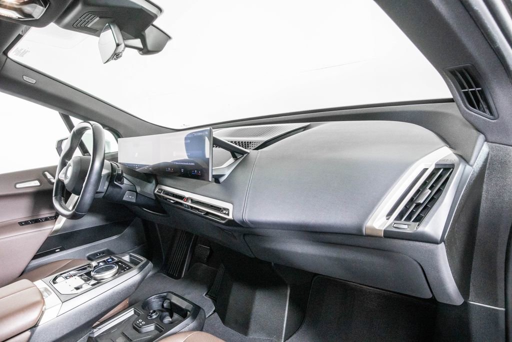Used 2022 BMW iX xDrive50 w/ Premium Package image 17