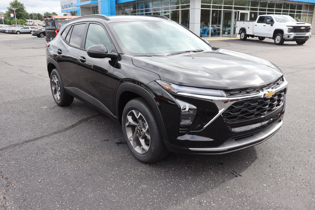 New 2026 Chevrolet Trax LT w/ LT Convenience Package FWD image 2
